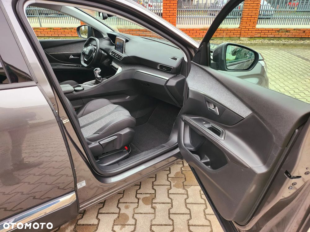Peugeot 5008 1.2 PureTech Allure S&S - 22