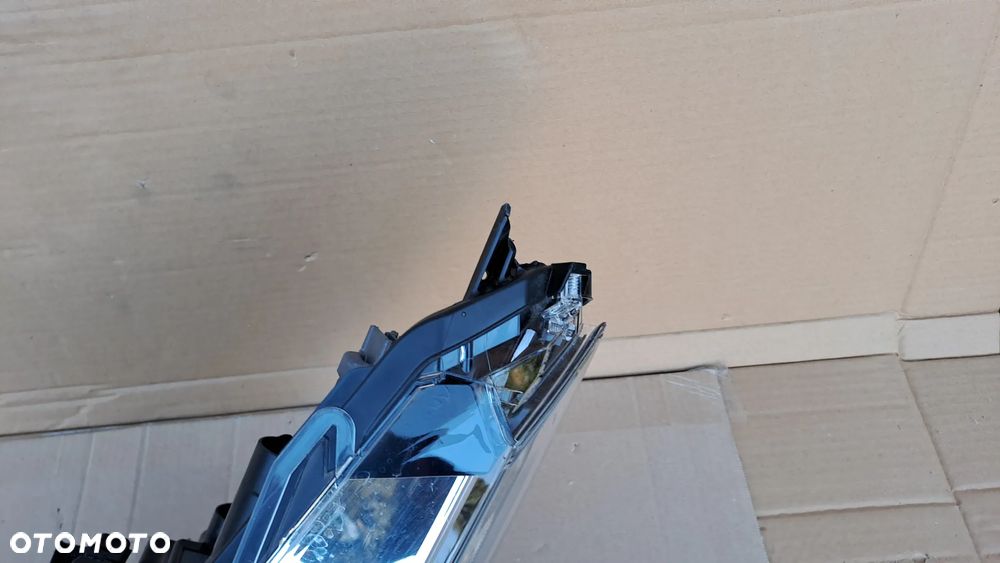 TOYOTA COROLLA CROSS FULL LED LEWA LAMPA PRZÓD EUROPA HASCO 16-184 UŻYWANA - 7