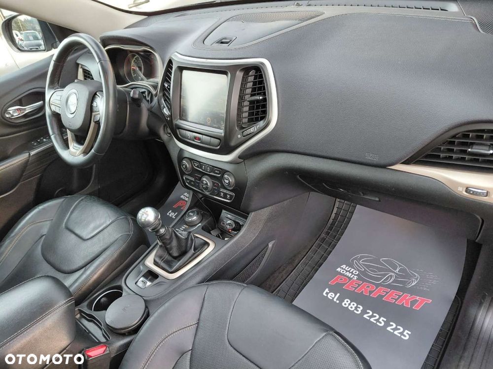 Jeep Cherokee - 16