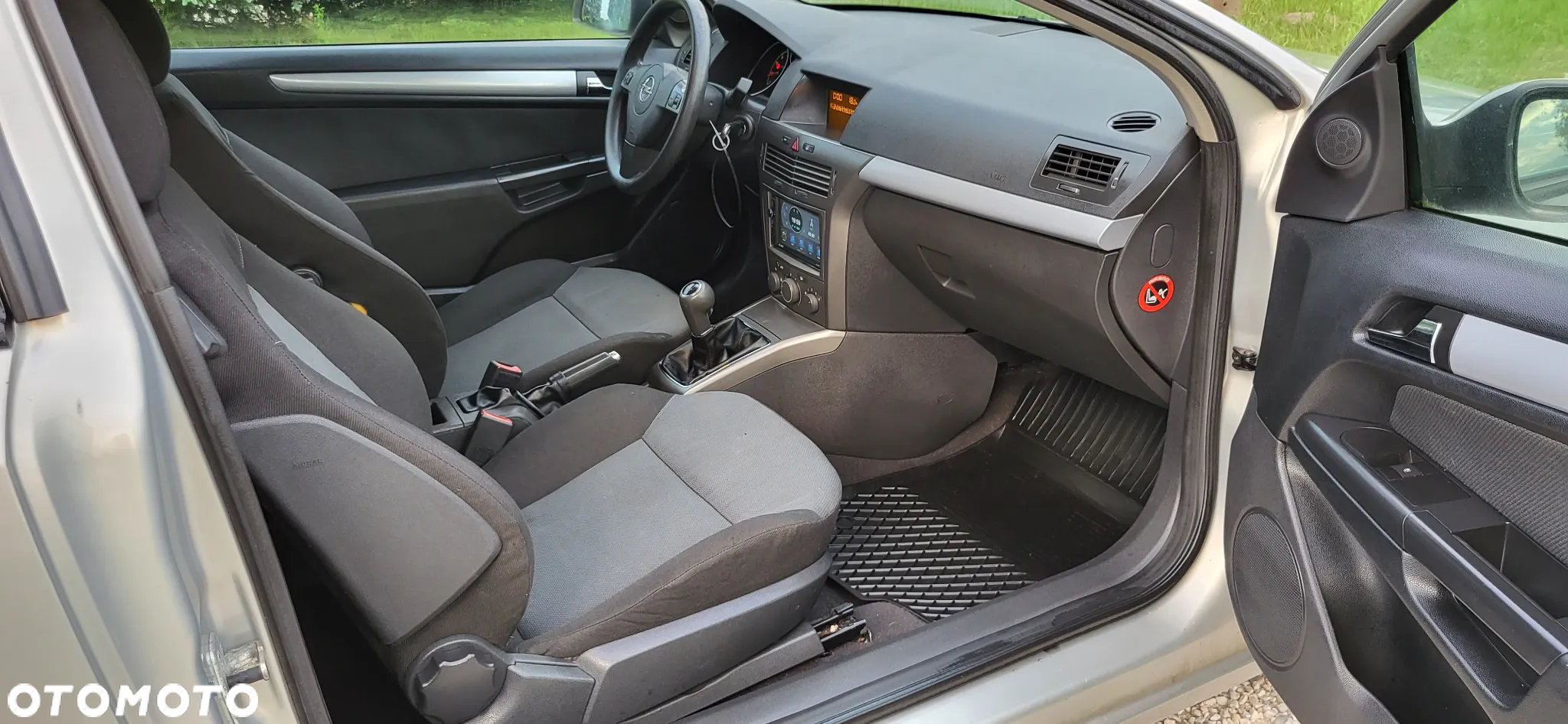 Opel Astra GTC 1.6 - 15