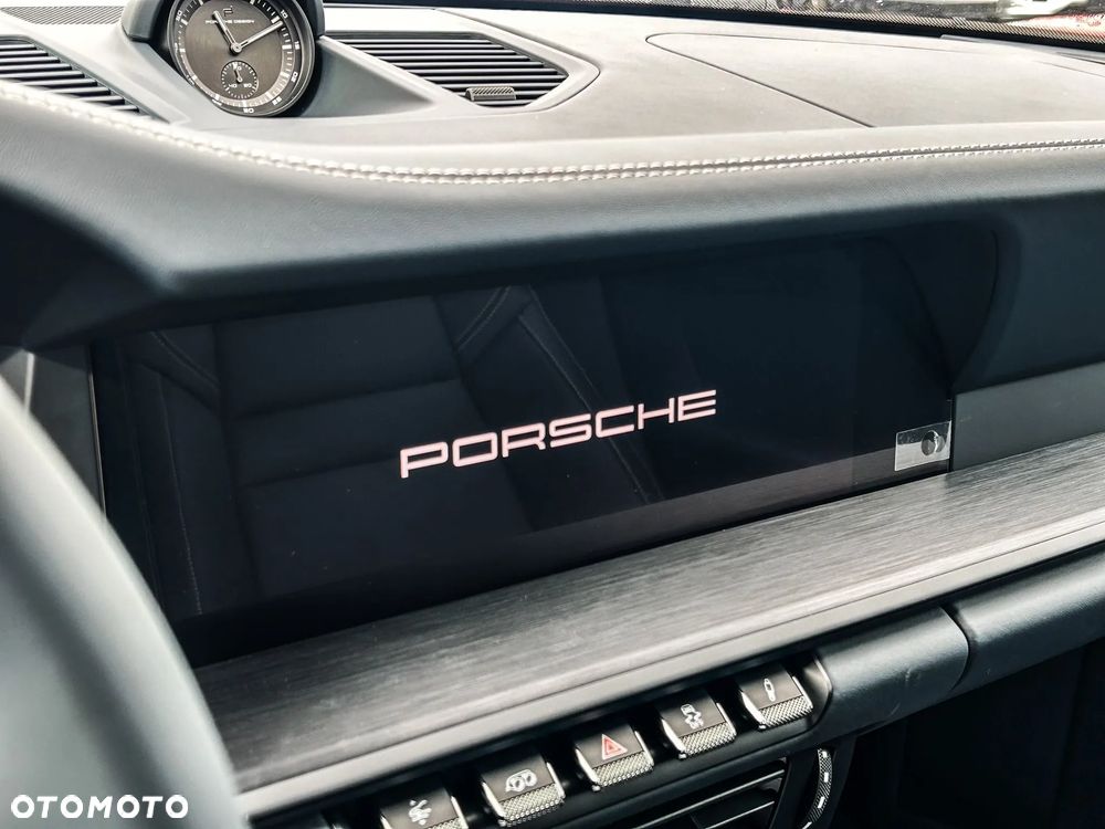 Porsche 911 Targa T-Hybrid 4 GTS - 15