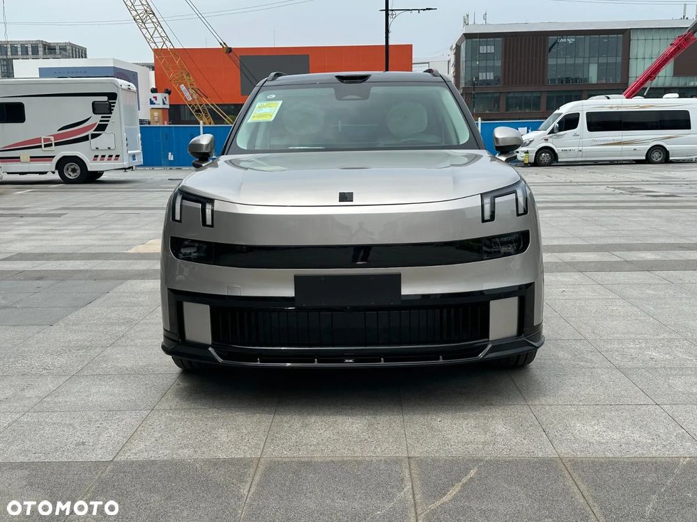 Lynk & Co 900 - 2