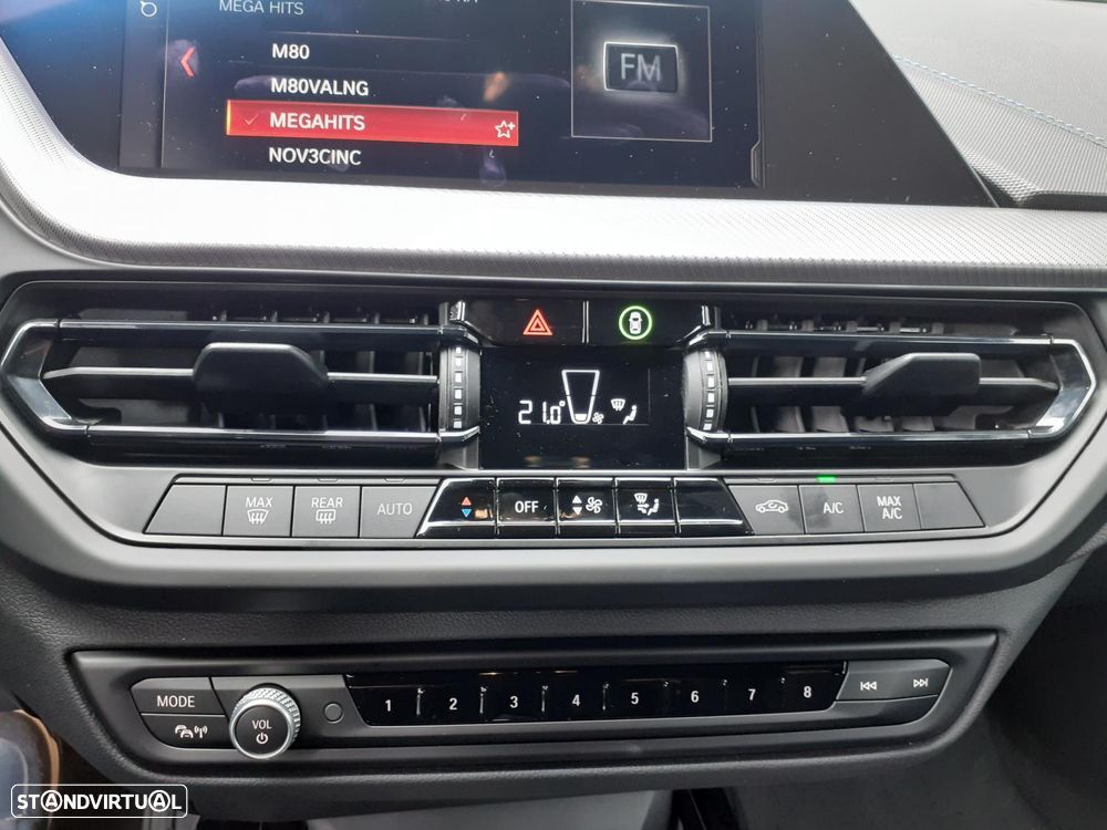 BMW 118 i Pack Desportivo M Auto - 27