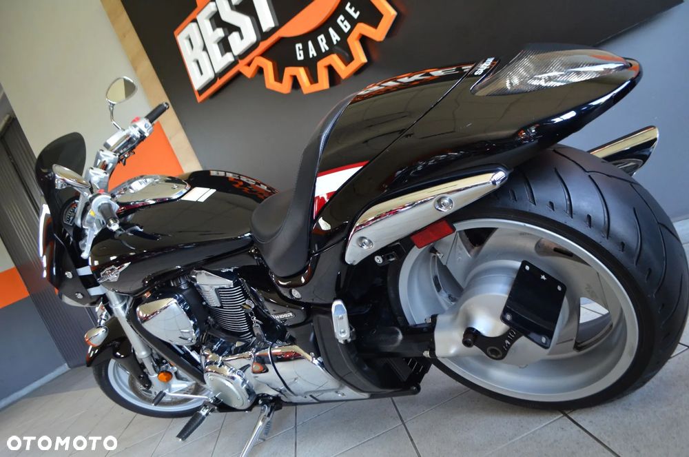Suzuki Intruder - 17