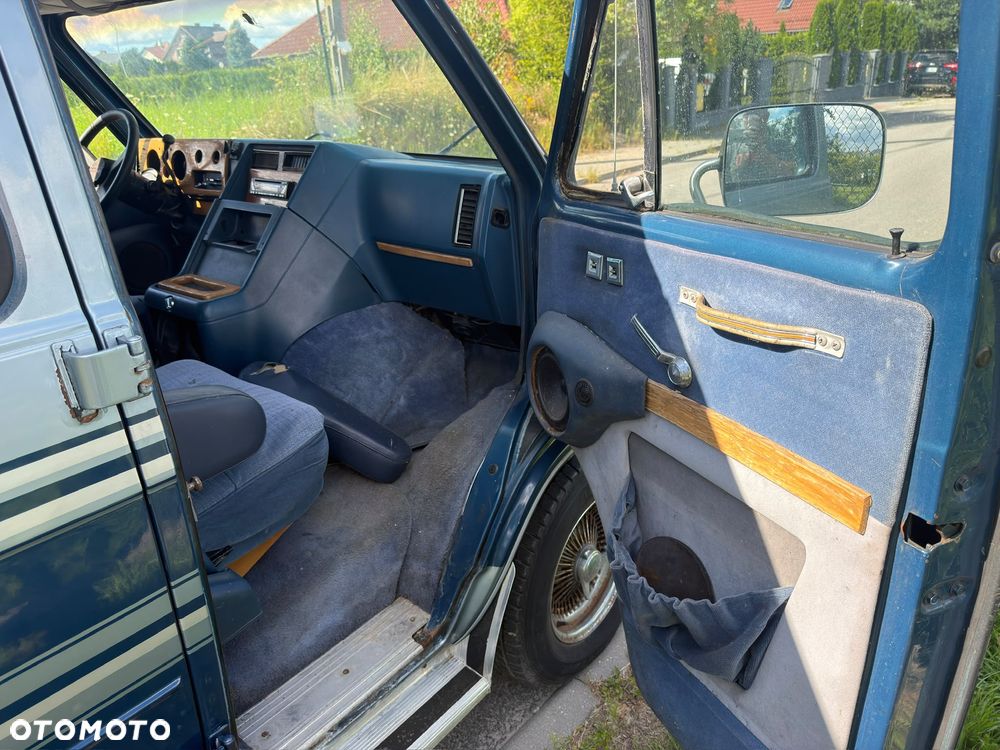 Chevrolet C-20 - 21