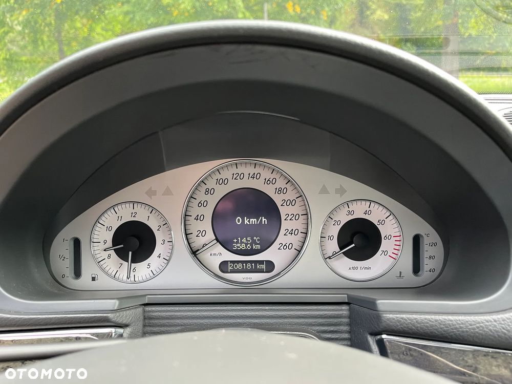 Mercedes-Benz Klasa E 320 T Avantgarde - 19