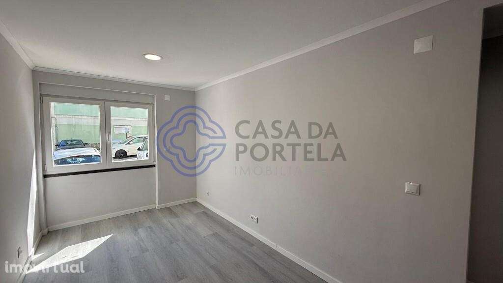 T2 em Benfica, renovado . 2 Frentes -Nascente Poente . Piso 0 - Grande imagem: 3/28