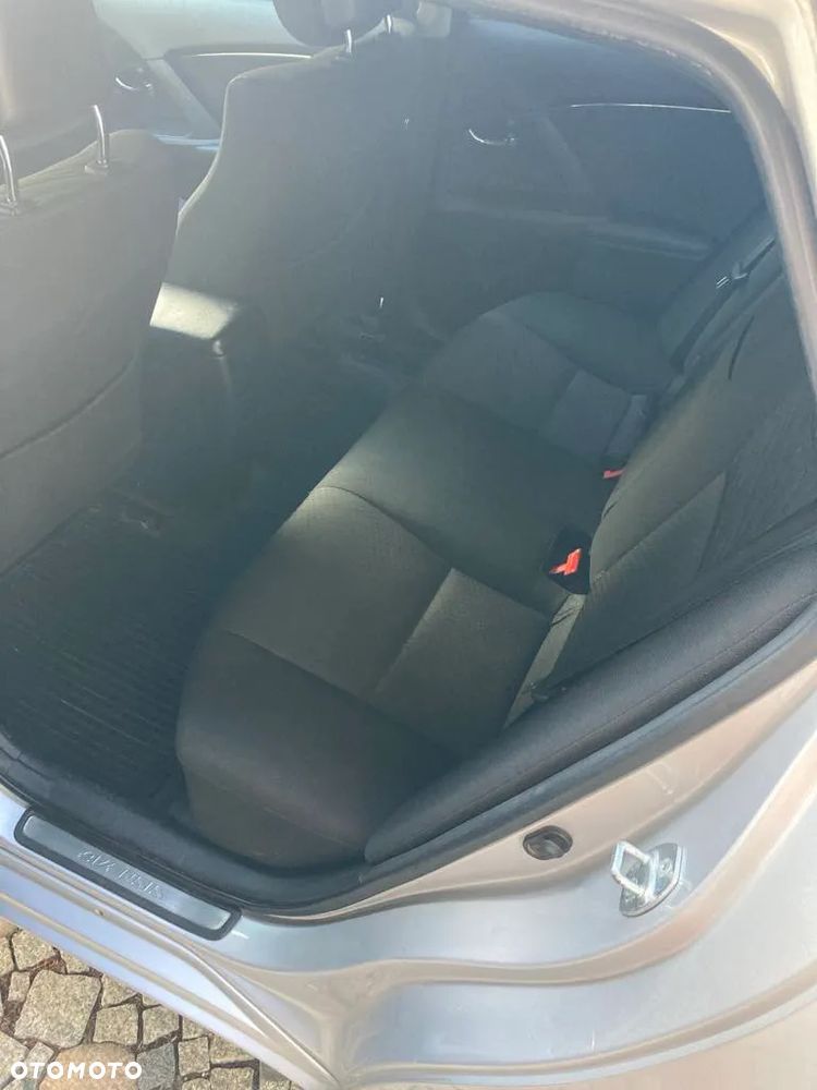 Toyota Avensis 2.2 D-CAT 2010 - 6