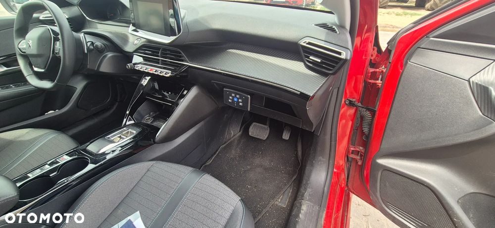 Peugeot 208 - 18