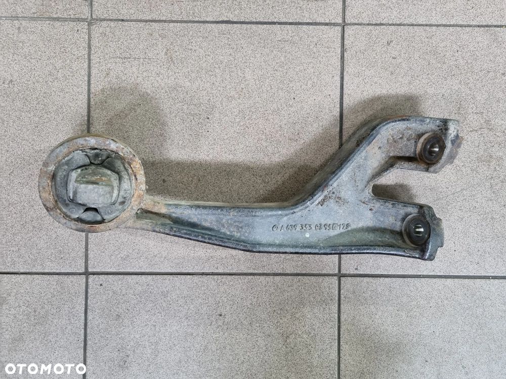 ŁAPA WSPORNIK MOSTU MERCEDES VITO 639 2.2 CDI 41/11