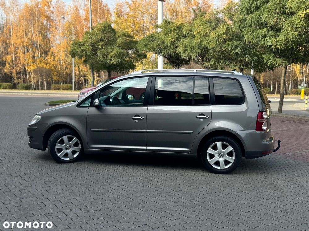 Volkswagen Touran - 8