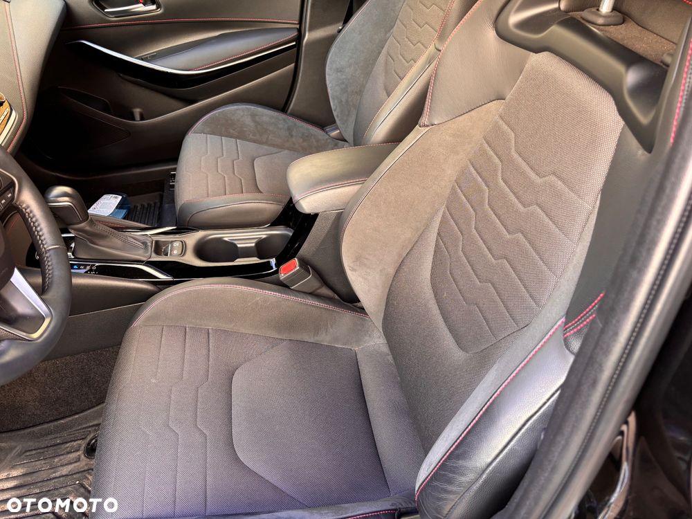 Toyota Corolla 2.0 Hybrid Executive - 12