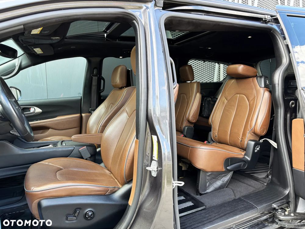 Chrysler Pacifica - 17