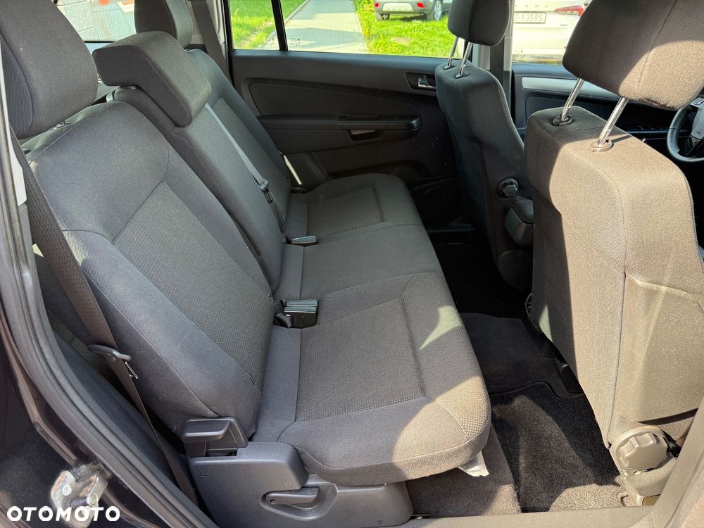 Opel Zafira 1.8 Cosmo - 32