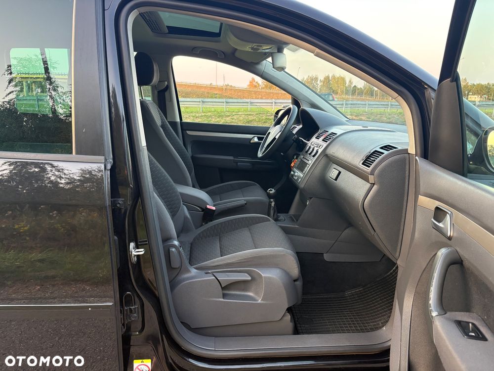 Volkswagen Touran - 29
