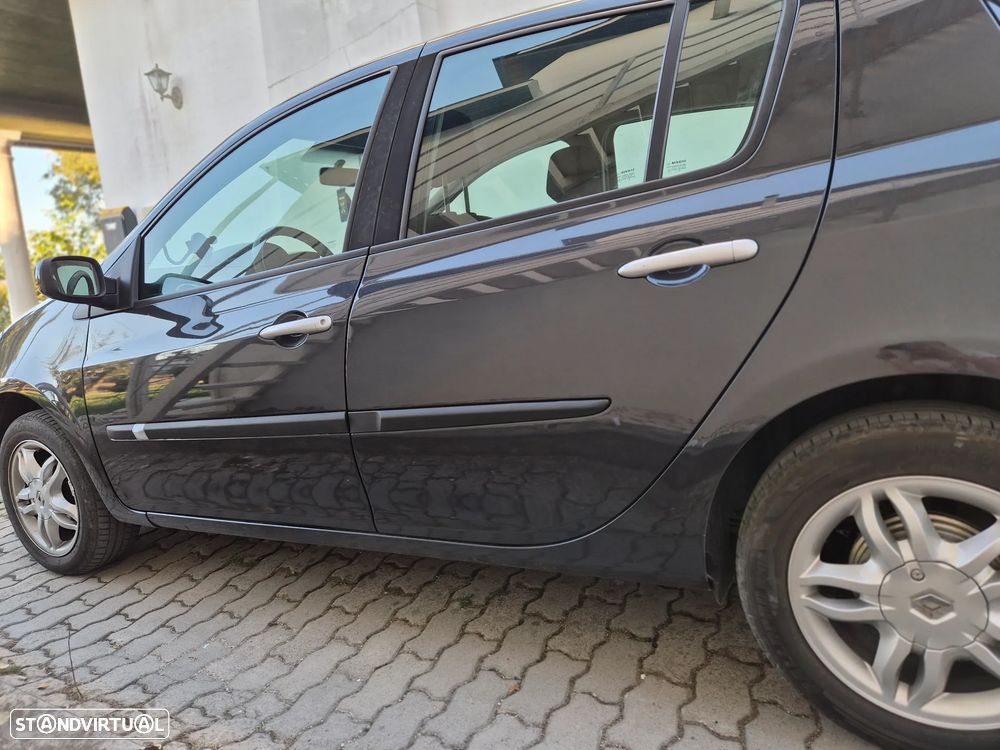 Renault Clio 1.2 16V Confort - 2