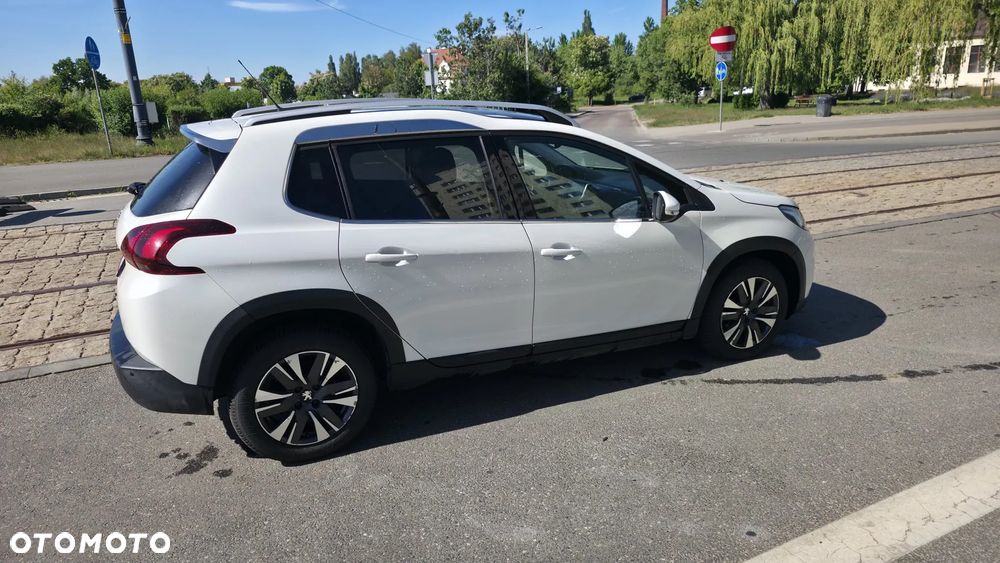 Peugeot 2008 1.2 Pure Tech Allure S&S EAT6 - 3