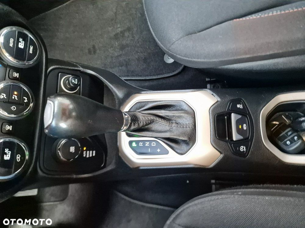 Jeep Renegade 1.4 MultiAir Limited 4WD S&S - 29