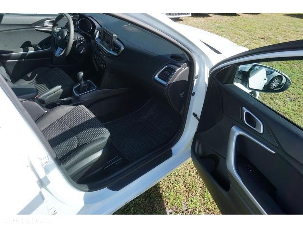Kia Ceed - 31