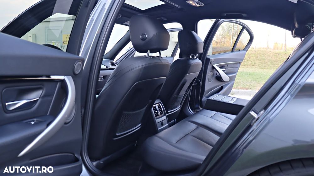 BMW Seria 3 330e iPerformance M Sport - 12