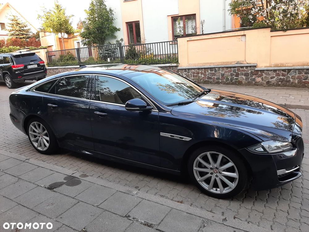 Jaguar XJ 3.0 V6 Kompressor AWD R-Sport - 4
