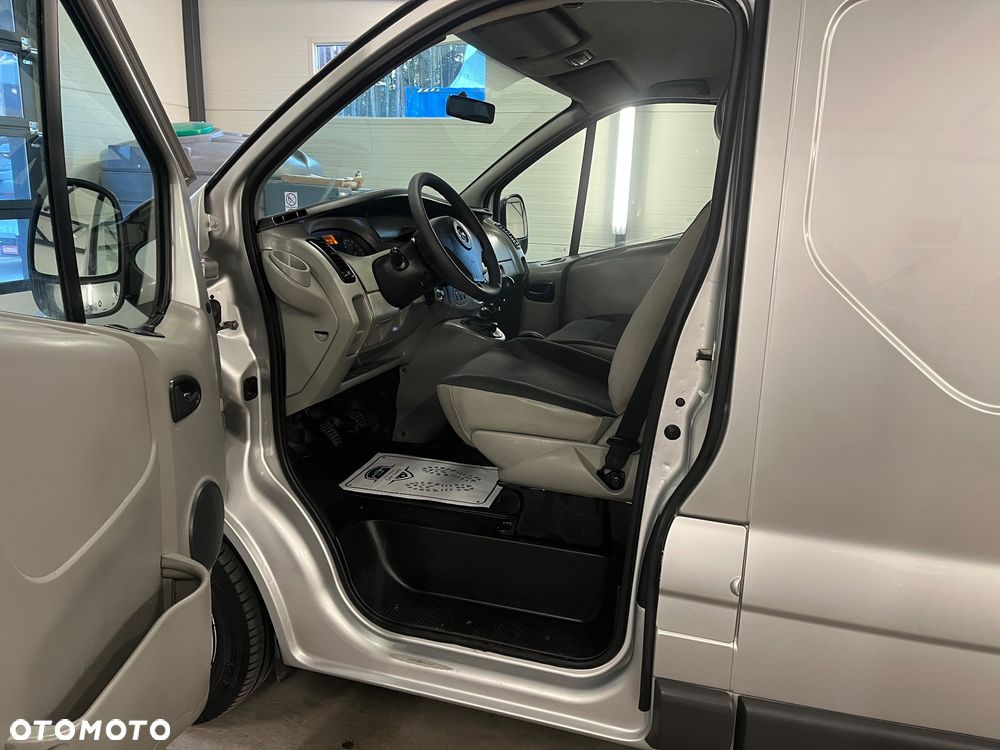 Opel Vivaro - 11