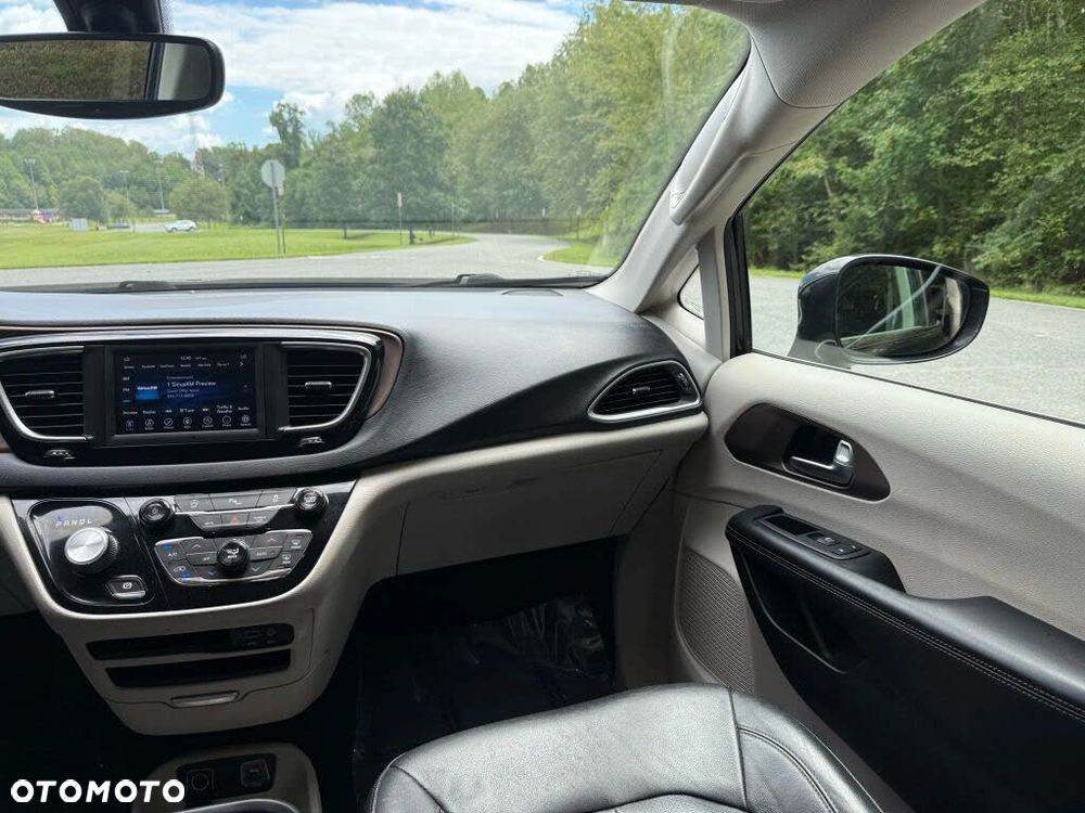 Chrysler Pacifica - 31