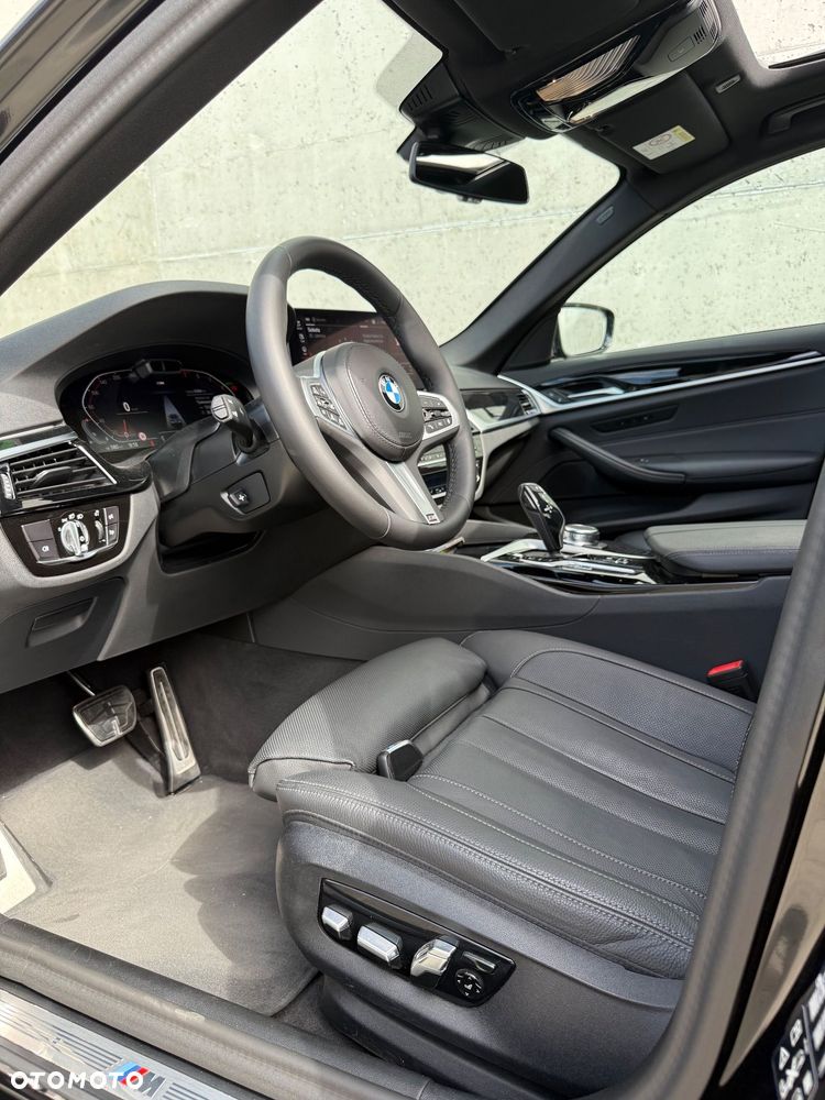 BMW Seria 5 540i xDrive mHEV M Sport sport - 9