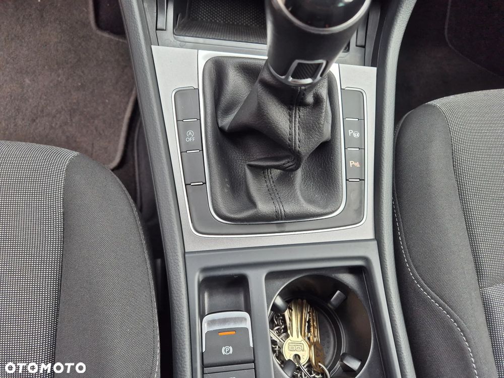 Volkswagen Golf 1.2 TSI BlueMotion Technology Comfortline - 30