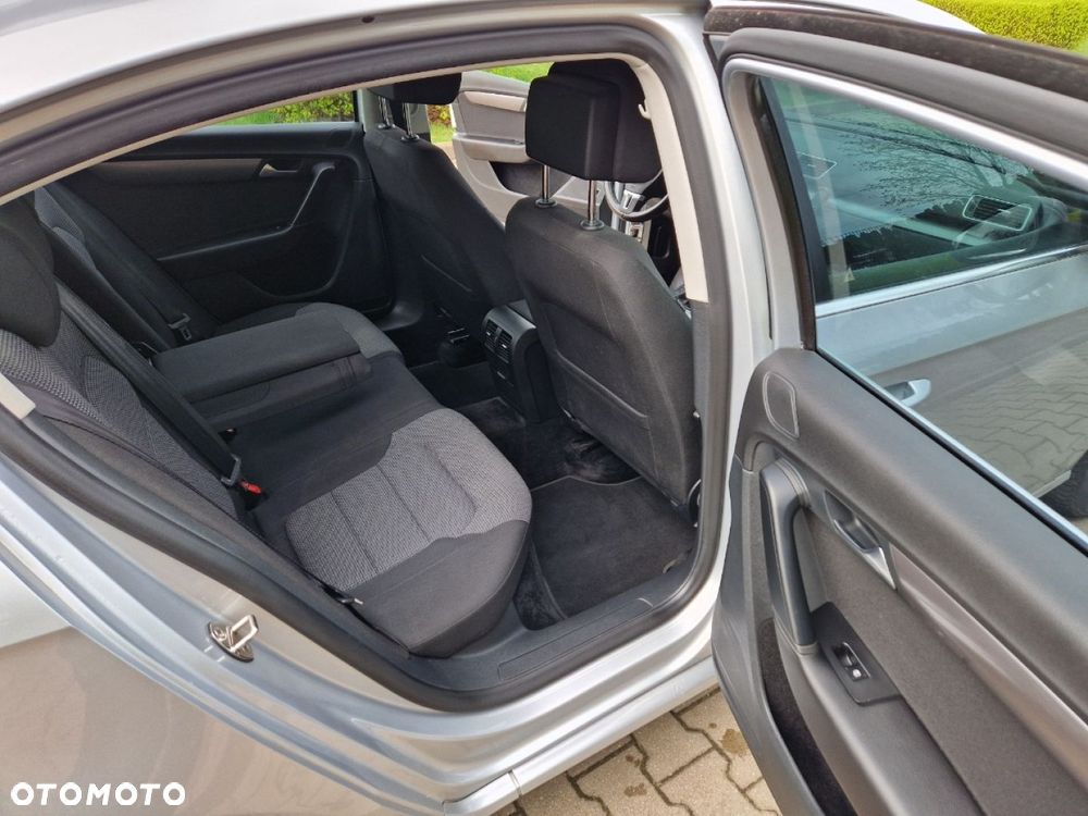 Volkswagen Passat - 17