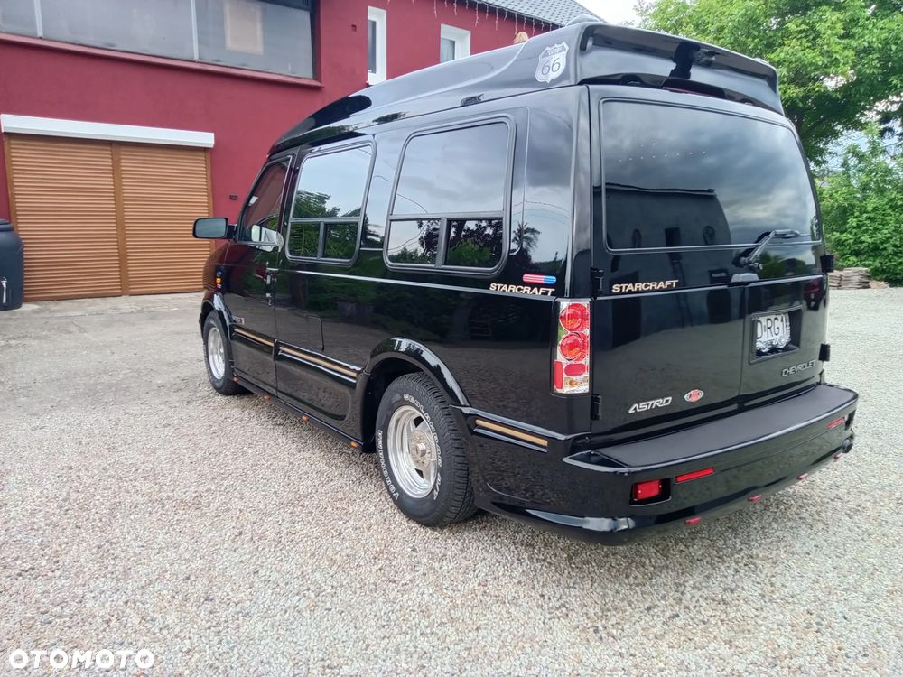 Chevrolet Astro - 4