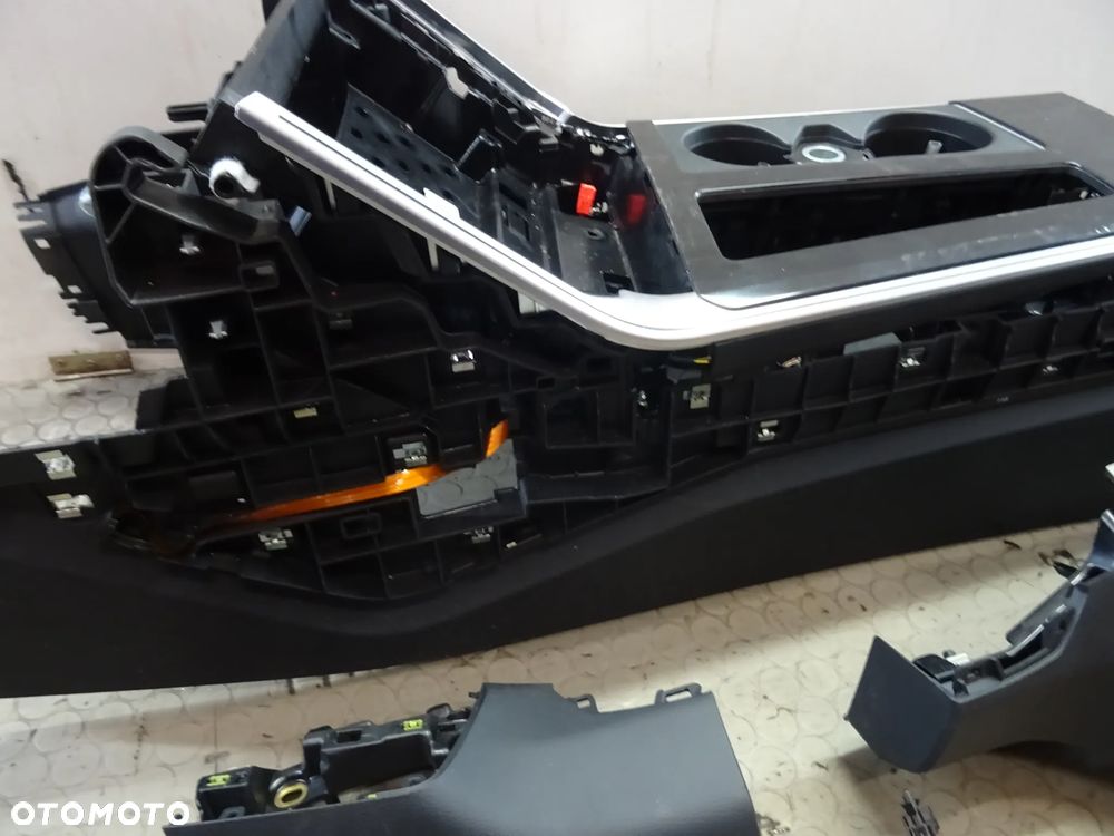 QQ2 led ambiente oswietlenie kolor Audi A6 C8 czesci - 5