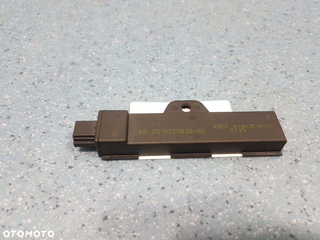 WZMACNIACZ ANTENOWY / GPS 6520922083202   BMW M6 F06 - 1