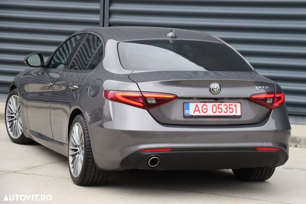 Alfa Romeo Giulia 2.2 Diesel AT8-Q4 Tributo Italiano - 15
