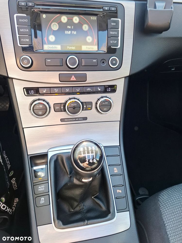 Volkswagen Passat 2.0 TDI BlueMotion Technology Comfortline - 24