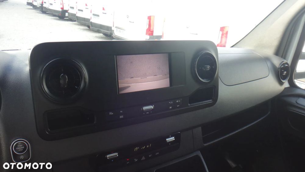 Mercedes-Benz Sprinter - 11