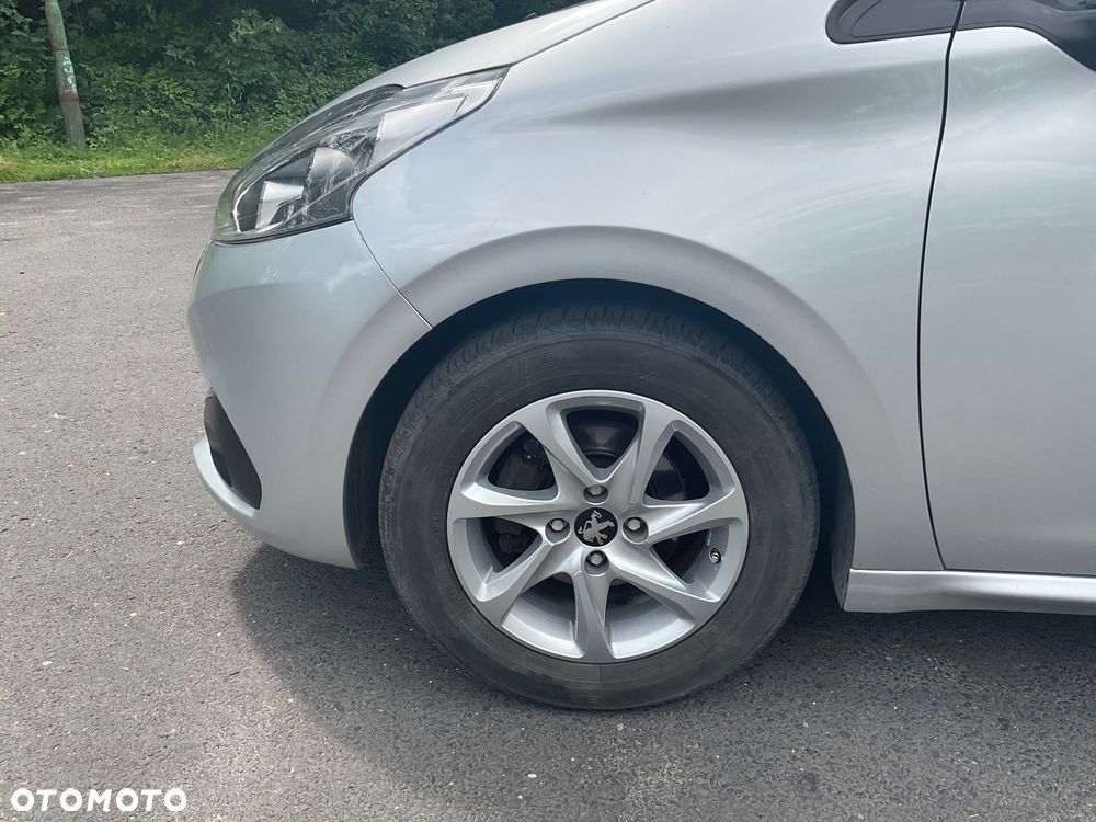 Peugeot 208 - 4