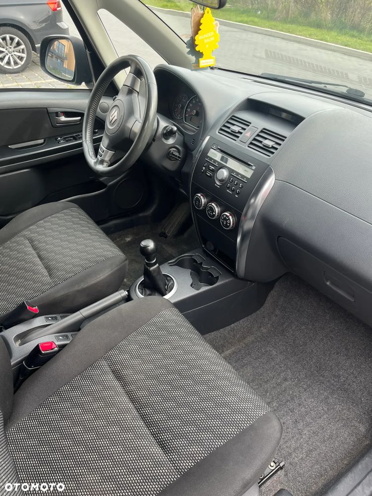 Suzuki SX4 1.6 GS / Premium - 3