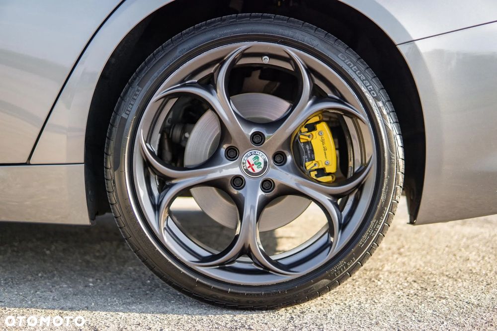 Alfa Romeo Giulia 2.0 Turbo 16V AT8-Q4 Veloce Ti - 25
