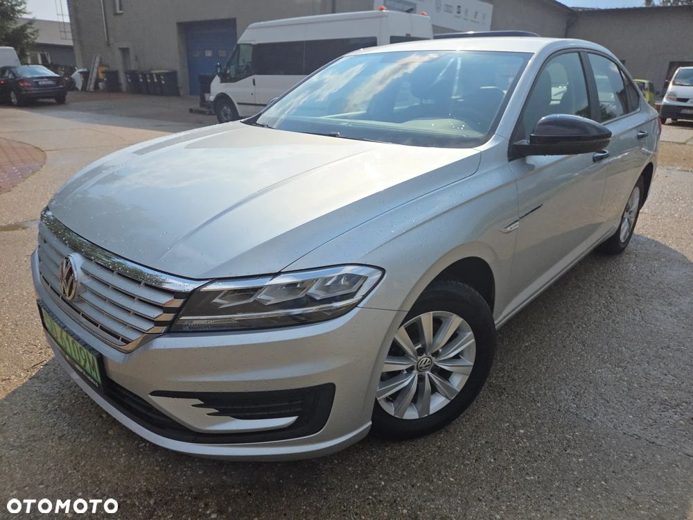 Volkswagen Golf - 1