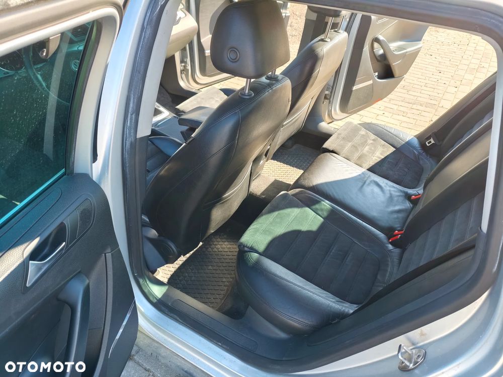 Volkswagen Passat 2.0 TDI DPF Sportline - 13