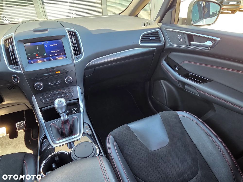 Ford S-Max - 38