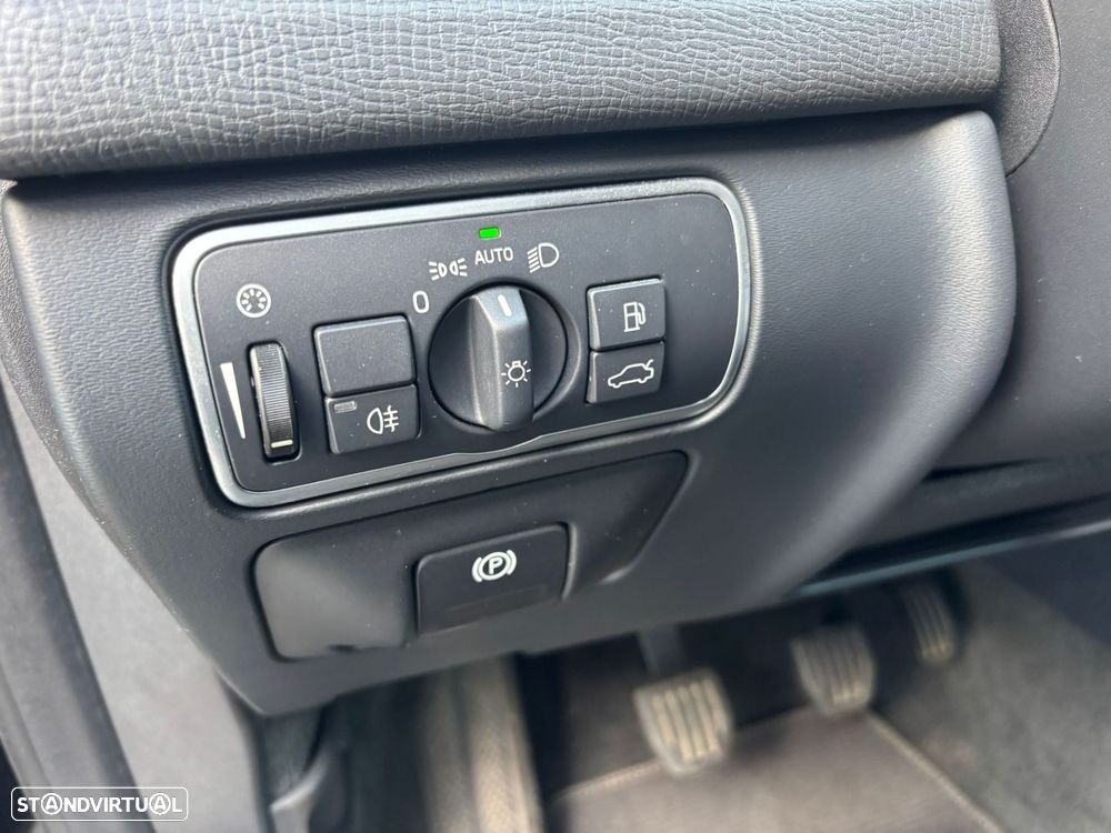 Volvo XC 60 2.0 D4 R-Design - 17