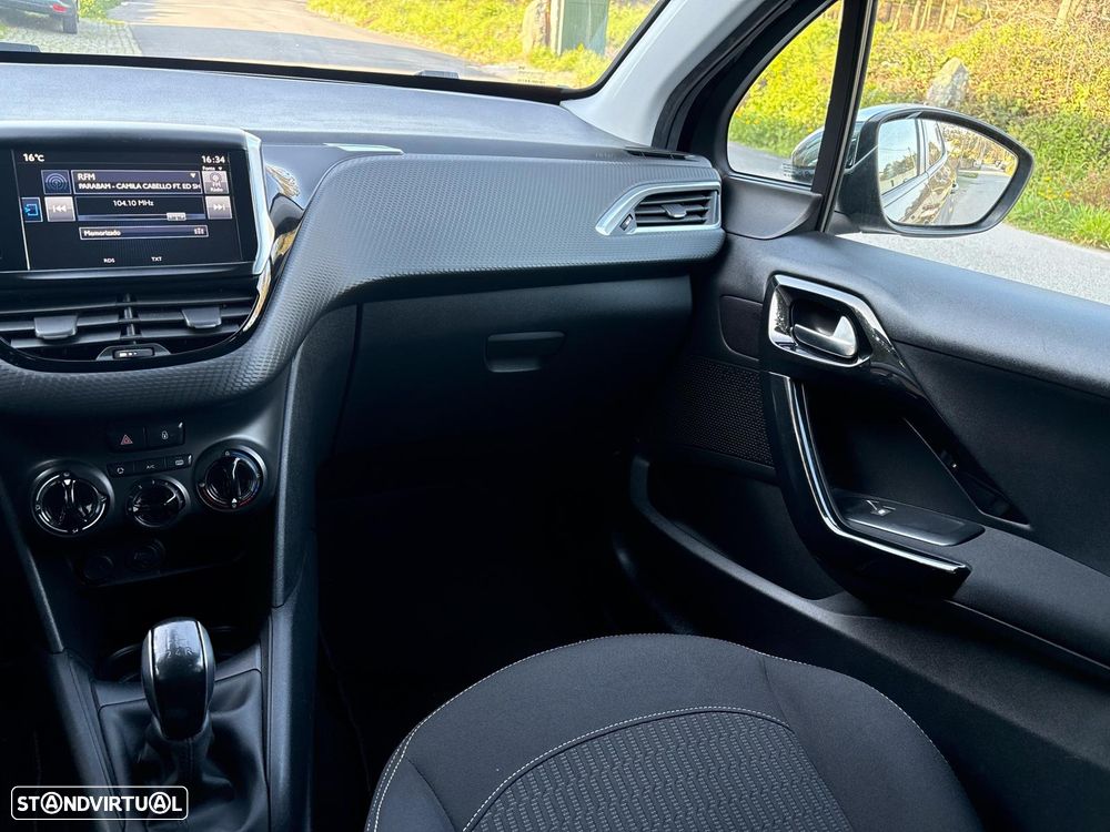 Peugeot 208 1.2 PureTech Style - 28