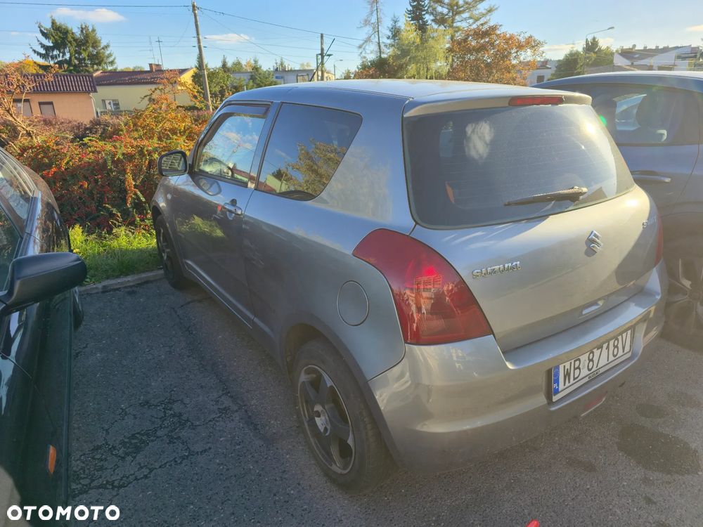Suzuki Swift 2010 photo 4