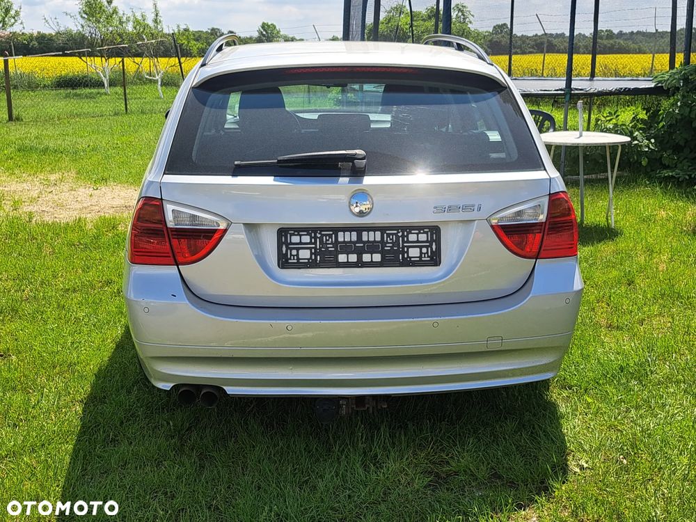 BMW Seria 3 325i - 17
