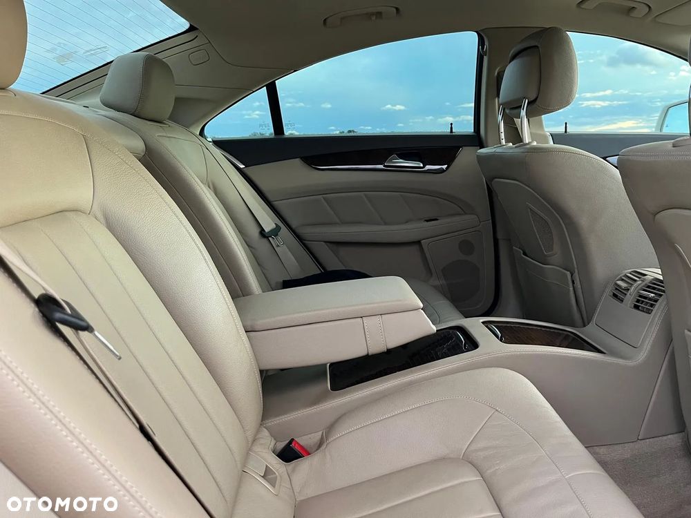 Mercedes-Benz CLS 500 4Matic BlueEFFICIENCY 7G-TRONIC - 26