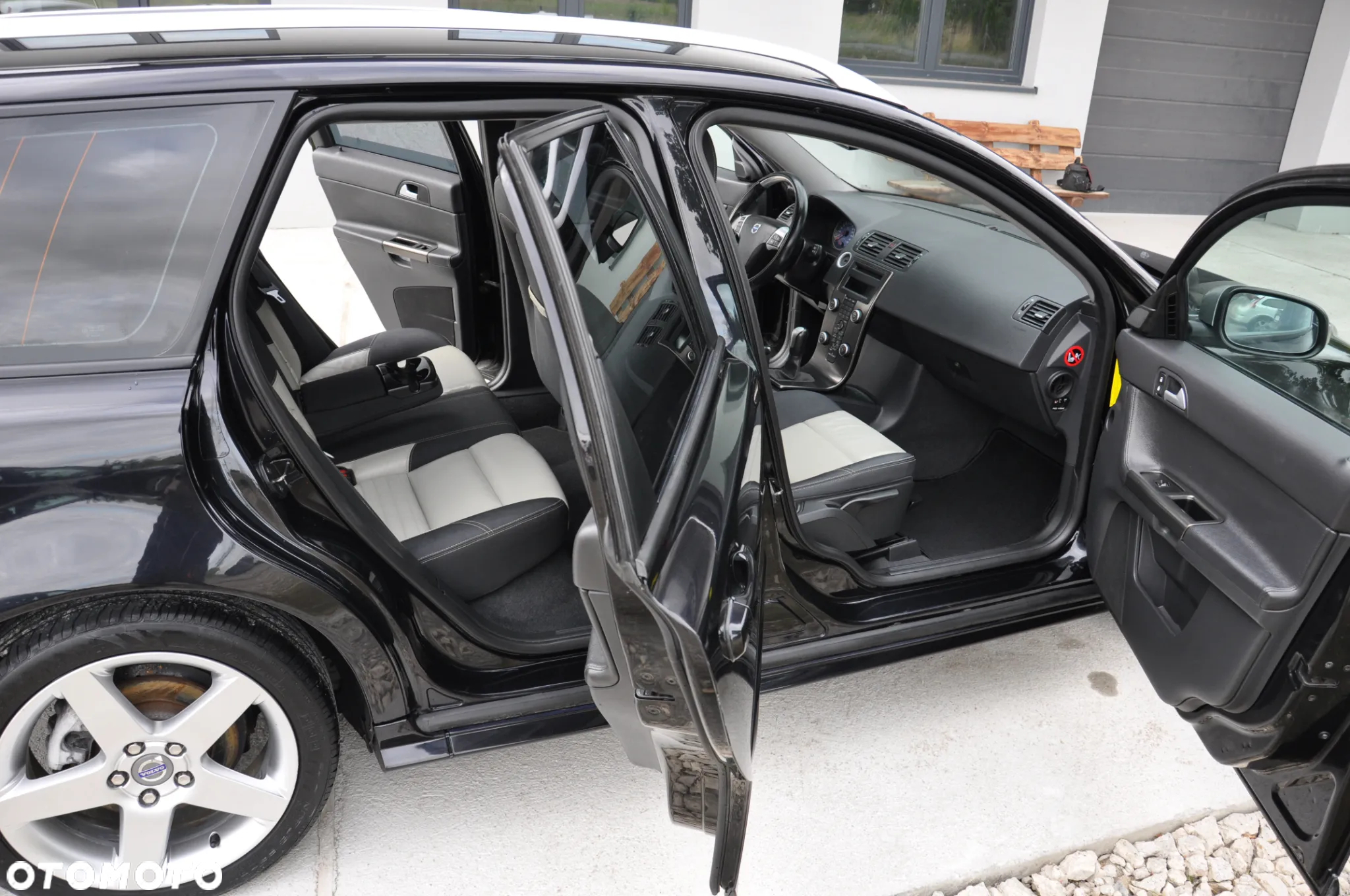 Volvo V50 2.0D R-Design Momentum - 32