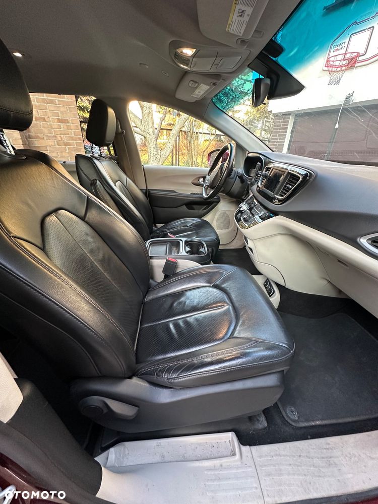 Chrysler Pacifica - 18