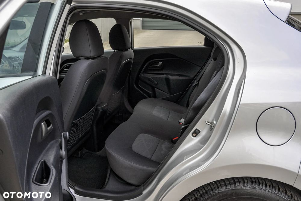 Kia Rio - 8